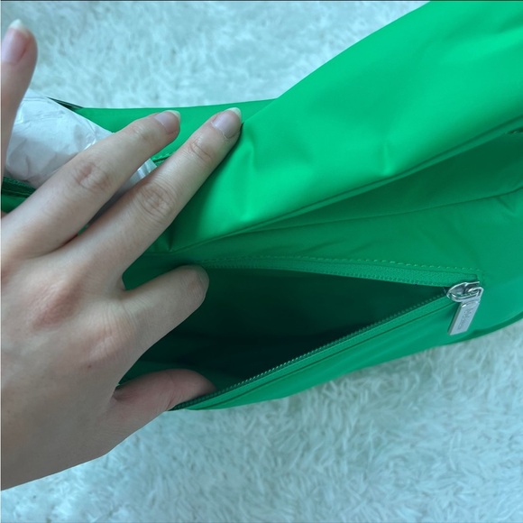 Lululemon green punch mini shoulder bag new with tags - Picture 4 of 4